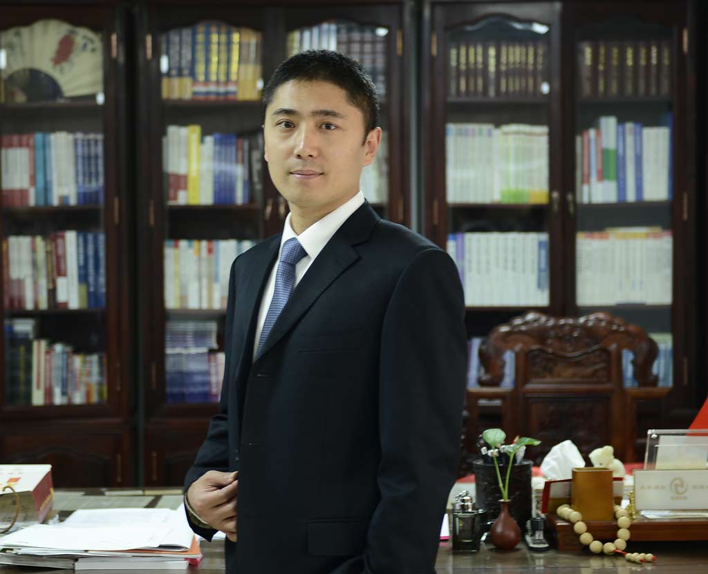 吕银平律师