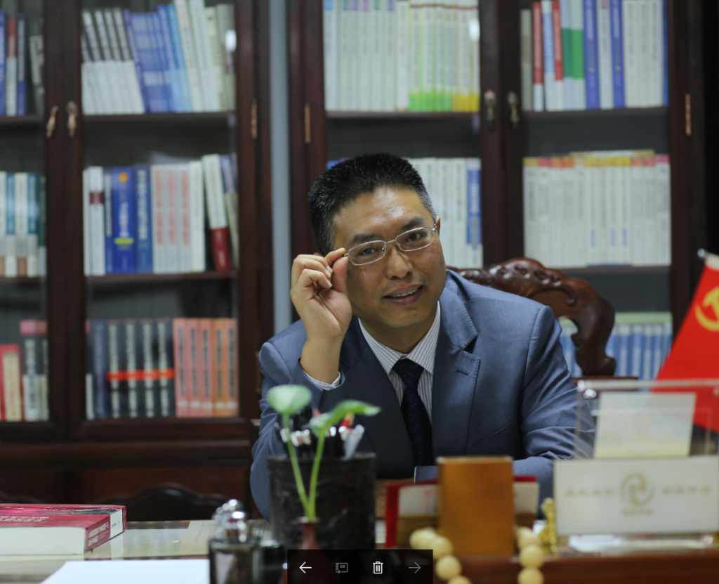 华静飞律师